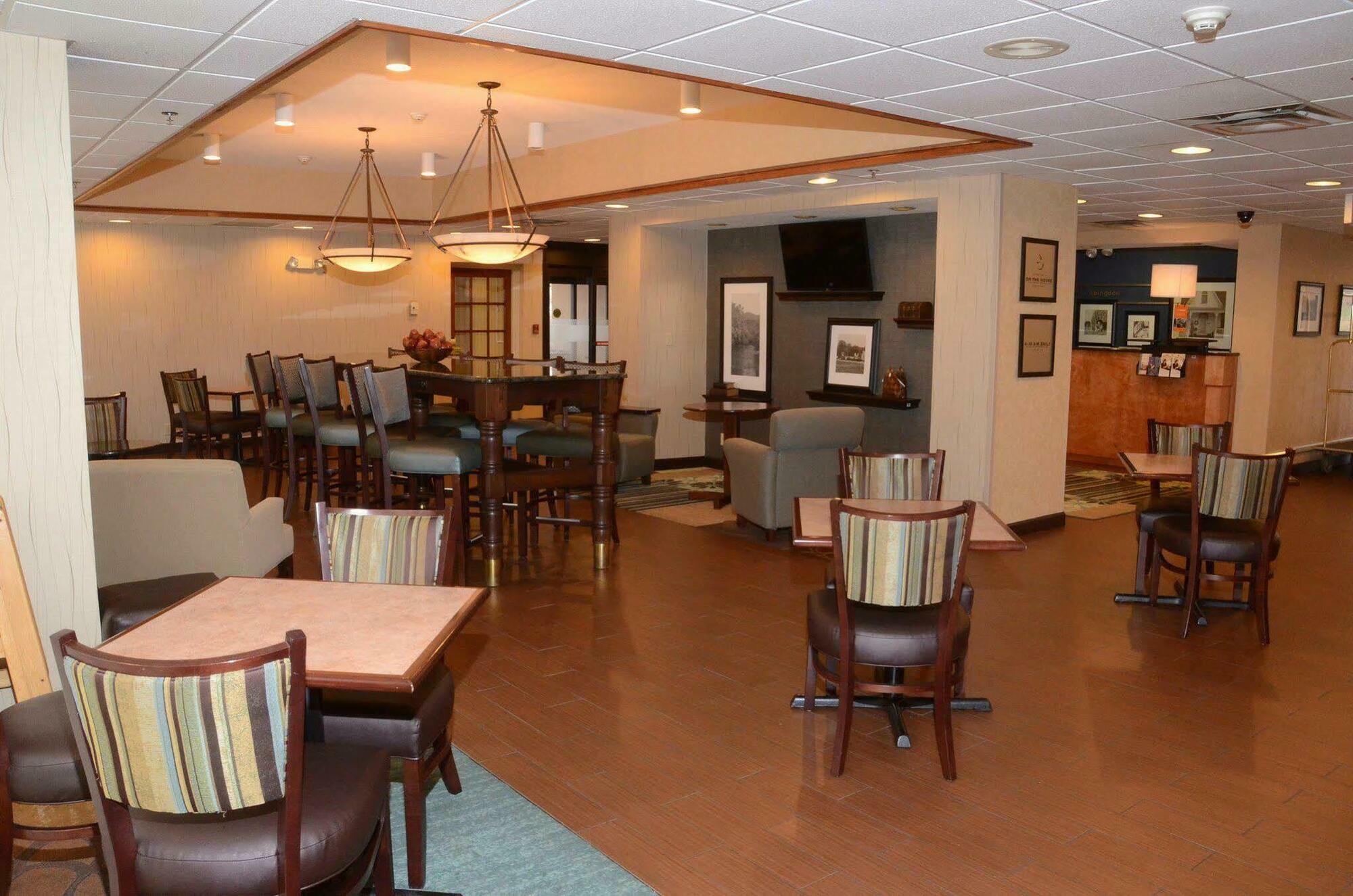 Hampton Inn Abingdon Εξωτερικό φωτογραφία